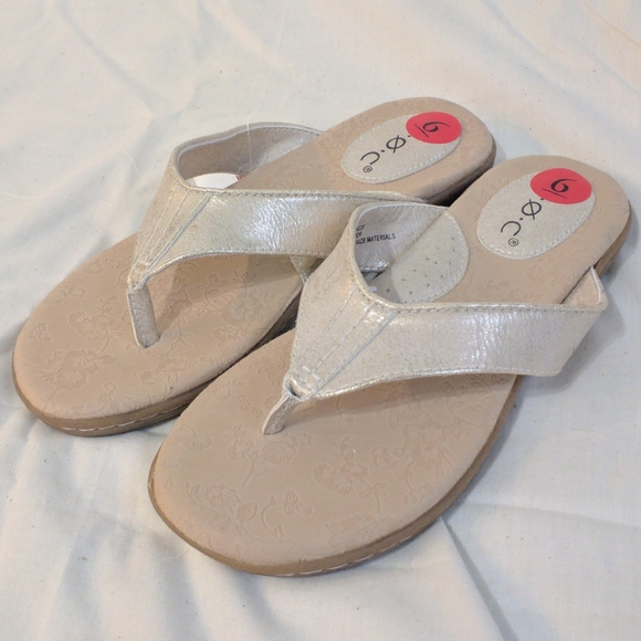 Sandals - Picture 1 of 2